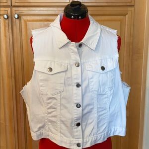 NWT Forever 21 Plus White Vest
